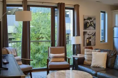 Image de Free Wifi and fully stocked kitchen! -Capri 212