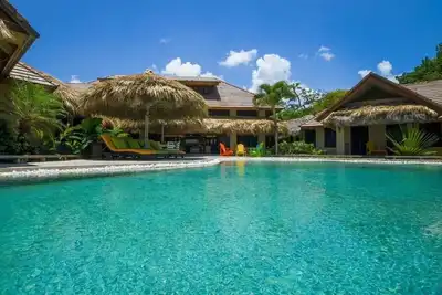 Image de Villa Wind Song - Luxurious Ocean Front Family Villa with private pool
