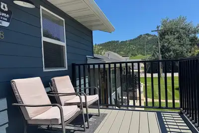 Image de Bright, King Beds, Patio, Laundry, Walk to Downtown!