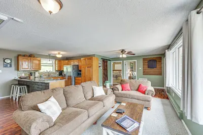 Image de Treetop Hideaway w/ Lake Views + Fire Pit!