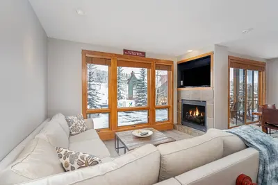 Terrace on the Slopes ski-in/ski-out access. Views!