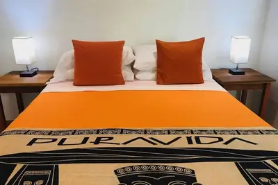 Image de Private Beach studio private garden steps from the beach. Bike + Boogie bd incl