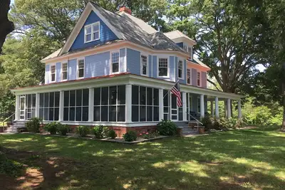 Image de Victorian Farmhouse w/ private waterfront & pier at the mouth of Mobjack Bay