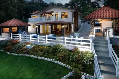 Image de Luxury Mountain House with pool & cinema