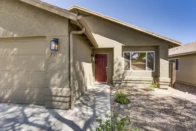 Image de Rustic Mid Century Modern home in the suburbs-small pets welcome