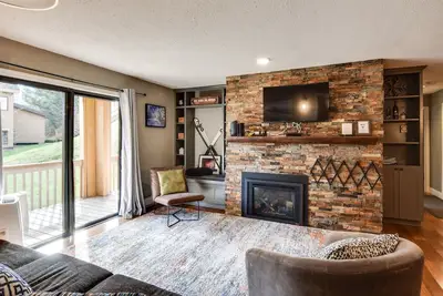 Image de Ski-In/Out & Golf Condo w/ A/C at Holiday Valley!