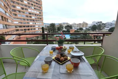 Image de Charmant studio à louer à Roses, Costa Brava! 4 couchages, équipements modernes, piscine, Wi-Fi gratuit, proche de la plage. Reserve maintenant!