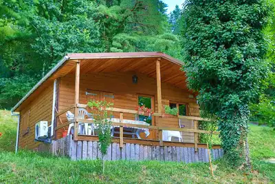 Image de Chalets  Vacances Au Pays Basque  Un Havre De Calme  A  La Campagne, Piscine