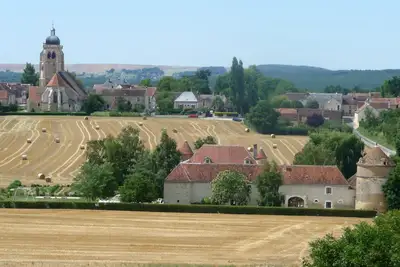Image de Les Granges du Château : Gîte de Charme avec piscine en Bourgogne