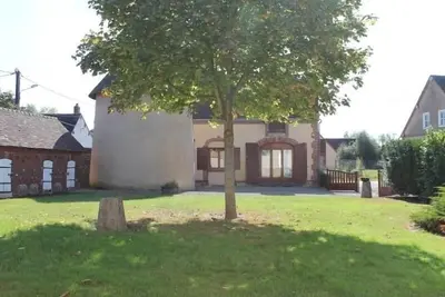 Image de Charmante maison de ferme avec pigeonnier, jardin, cheminée et salle de jeux à Aufferville