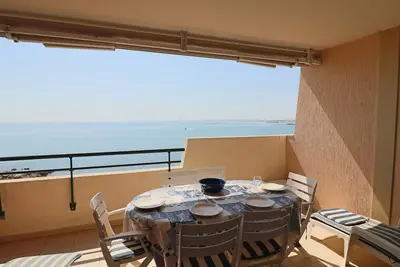 Image de Appartement Climatisé Front de Mer avec Terrasse, Piscine, et Garage Privatif à Sète