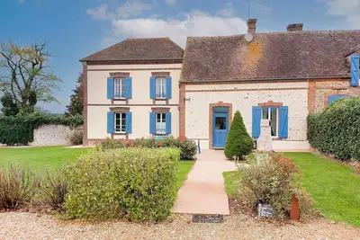 Image de Maison de caractère avec piscine chauffée, étang privé et proche forêt, à 90 min de Paris