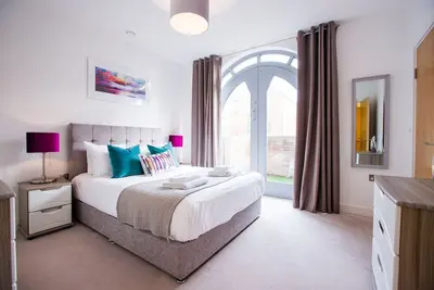 Image de Luxury  spacious apartment, secure parking just 8 minutes walk to Windsor Castle