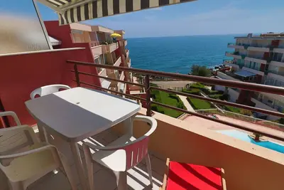Image de 2 pièces cabine, Wifi, terrasse 6m², dernier étage à Sète