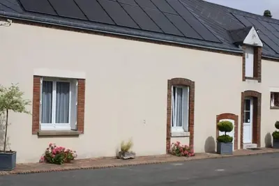 Image de Gîte chaleureux avec jardin arboré, terrasse, salle de jeux et parking privé à Pré-Saint-Évroult.
