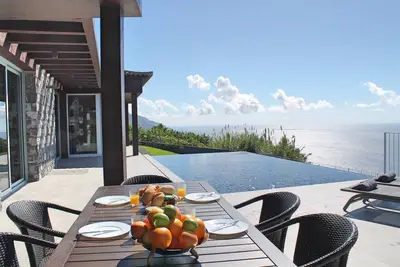 Spectaculaire Villa Calheta | Villa Cliffscape | 3 chambres | Vue panoramique sur la mer | Intérieur