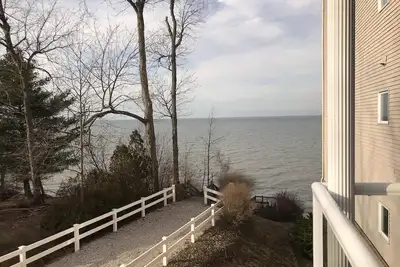 Image de Condo at Lake Erie Vista, Unit 201 - Private Beach, Balcony, Pool
