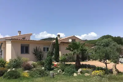 Image de Belle maison avec terrasse, vue dégagée, piscine, classée 3* Meublée de tourisme