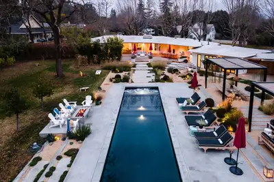 Image de Marquee By AvantStay | Modern Stylish Estate w/ Pool & Entertainers Courtyard