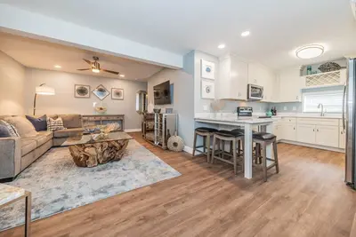 Image de 5 star condo On Main Street with Summer special rates!