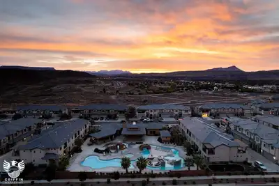 Image de Zion Park Views - Backyard Heated Swim Spa+Hot Tub + Putting Green-Waterslide