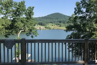 Image de Colorful lakeside home with beautiful views and dock access