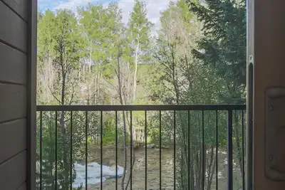 Image de Ten mile creek condo in Frisco. Easy access to ski shuttle.