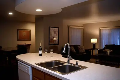 Image de 5th Steele Place, Llc - Downtown Algoma Condos: Overnight or Extended Stays