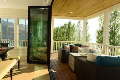 Image de Arroyo at Lake Chelan Lookout Vacation Rentals features a Carriage House