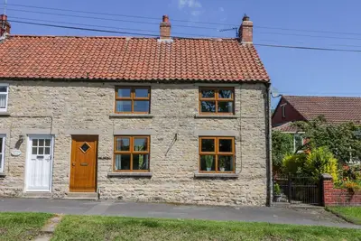 Image de The Cottage, pet friendly, with open fire in Thornton-Le-Dale