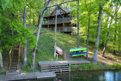 Image de Scenic Cabin on Private Lake Next to Smoky Mountains National Park Near Gatlinburg & Pigeon Forge