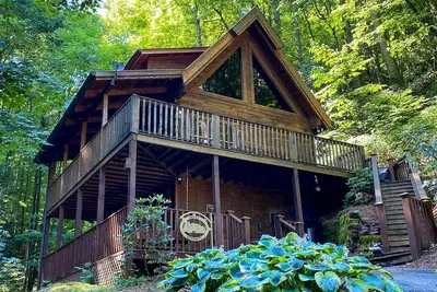 Image de Sweet Serenity - Easy to Access Cabin By A Small Mountain Stream in Wears Valley