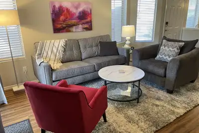 Image de Beautiful 3-bedroom home in West Chandler, close to shaded park 🛝