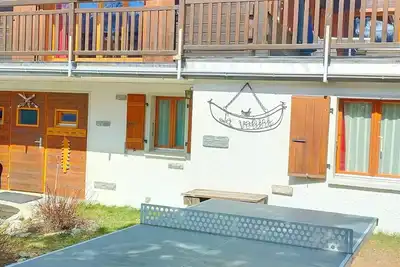 Image de Chalet VOLIÈRE Haut. -Extérieur : pour 8 personnes, vaste terrasse, jardin, balcon, barbecue, tente