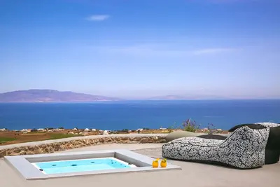 Image de Luxury Cave Villas avec jacuzzi privé, piscine et vue sur la mer