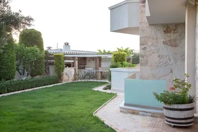 Image de Villa Kokalis Resort μεγάλο σπίτι κοντά σε υδάτινα θεαματικά πάρκα γκολ τένις