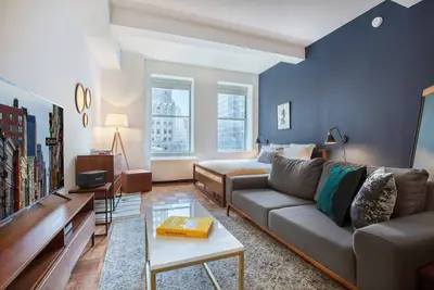 Image de Hip FiDi Studio w/ Resident's Bar, Golf Simulator, Pro Gym by Blueground