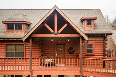 Image de A Great Place to Unfurl - Relaxing Cabin in the Heart of Branson!