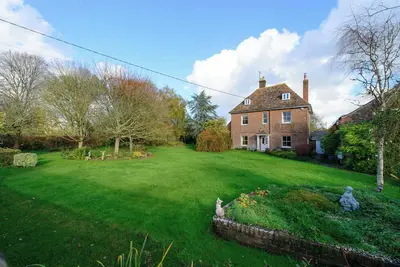 Image de Période Ferme avec grand jardin Dans Village Localisation