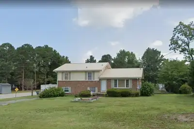 Image de House on the Hill, 5 beds, 2 baths, 2 living rooms, close to downtown Zebulon