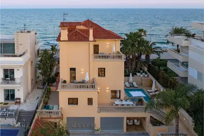 Image de Villa Madonna Impressive maritime villa with private pool & garden from the center of Sitges