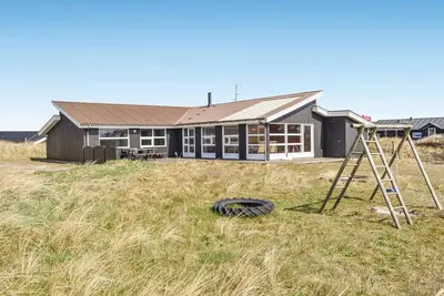Image de Belle maison à Hvide Sande avec sauna