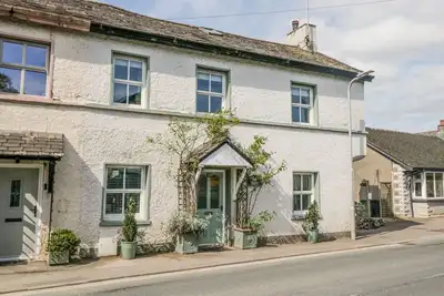 Image de 75 Station Road, pet friendly, with open fire in Cark In Cartmel