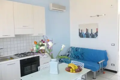 Image de Appartement Bleu 3, vue sur la mer à 200 m de la plage 20% de réduction Juillet Sept