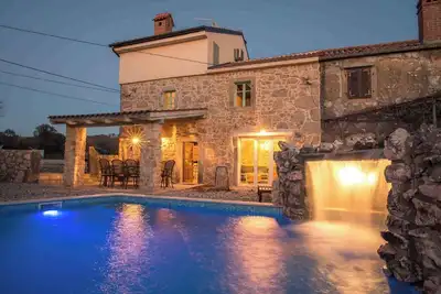 Villa avec piscine et climatisation