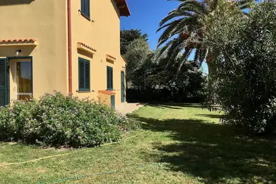 Image de Villa between green and blue