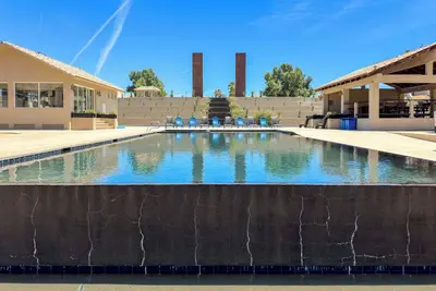 Image de Stylish Condo Beach & Pool Access E202