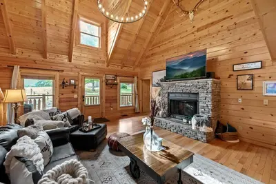 Image de S'moresLodge/SpaciousLogCabin, /Large yard/Theater/Sauna/GameRm/Firepit/Close2PF