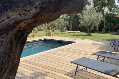 Villa mitoyenne centre Porto-Vechio rénovée / climatisée / piscine 3 chbrs 2 sdb