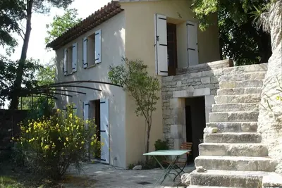 Image de Petite maison de charme sur un terrain de jardin en terrasses